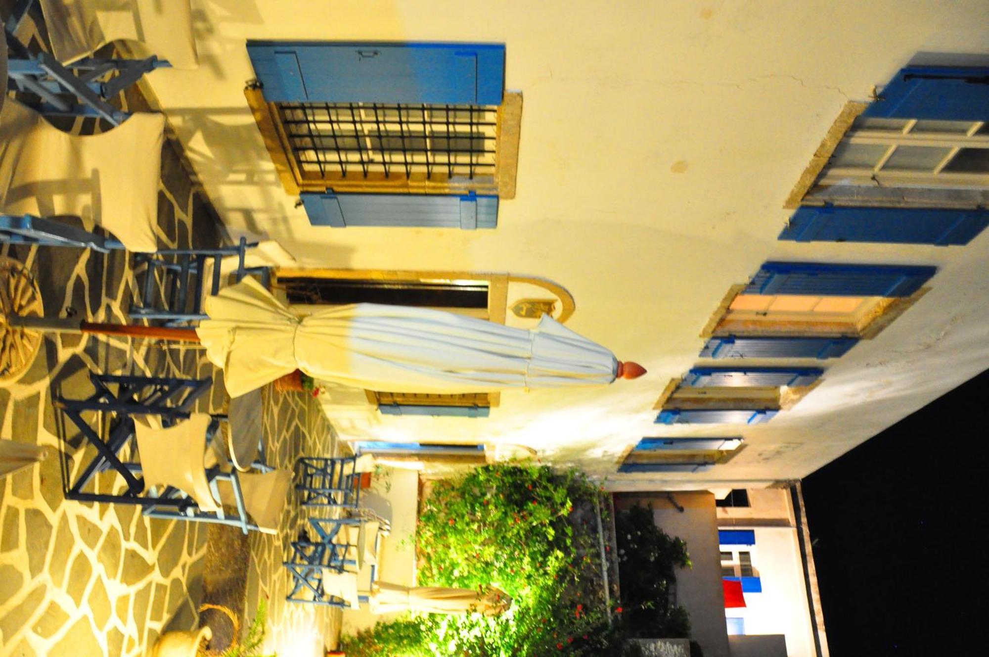 Margarita Hotel Kýthira Exteriör bild
